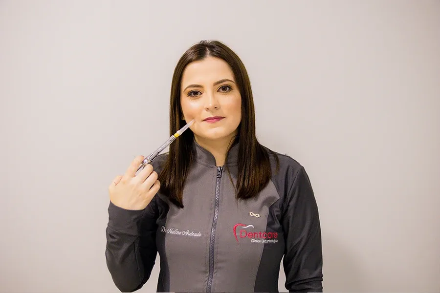 Dra. Nadine Andrade, da Dentcare